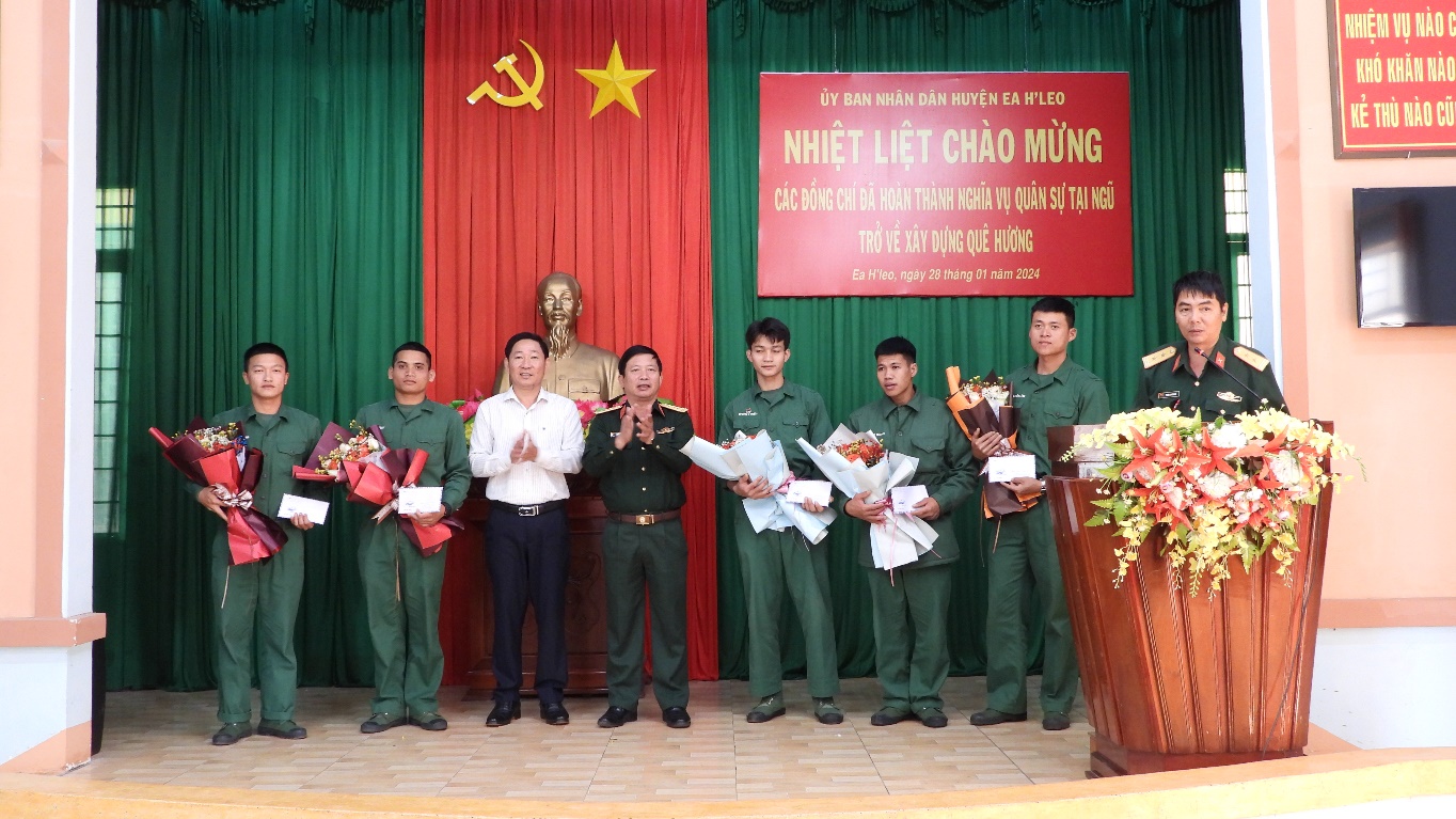 Huyện Ea H’Leo đón nhận 154 quân nhân hoàn thành nghĩa vụ quân sự trở về quê  hương